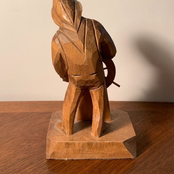 Quebec Caron carved wood carving, Man at ships wheel. 8" - Picture 4 of 7